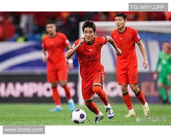 国足球星的训练与生活点滴:从赛场到日常的多彩瞬间与幕后故事 国足球星的训练与生活点滴:从赛场到日常的多彩瞬间与幕后故事